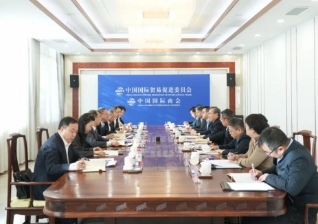 倪真与中国贸促会党组书记、会长任鸿斌会谈