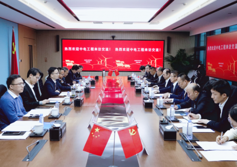 围绕大通道大基地、海洋能源、氢基能源替代，罗必雄与三峡能源党委书记、董事长朱承军会谈