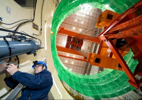 我国首套水轮发电机组巨型顶盖智能提升装备试验成功