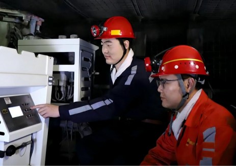 陜煤集團小保當(dāng)?shù)V業(yè)公司：多點共控破解復(fù)雜巷道施工難題