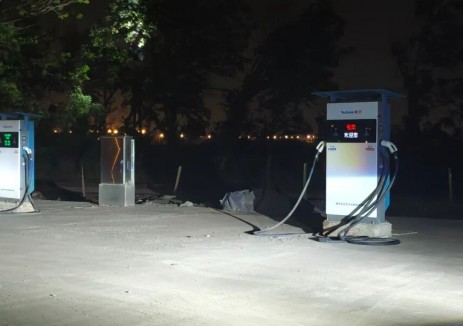 泥头车专属超充！电王新能源广东阳江新站16枪齐发