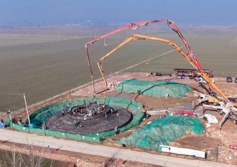 山东菏泽175兆瓦风电项目首台风机基础浇筑完成