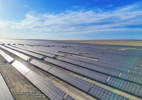 2200个足球场！新疆这一大型光伏电站并网发电