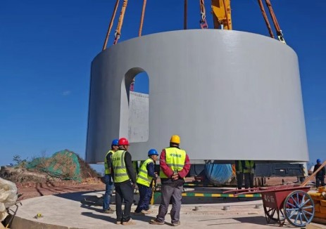 佳龍吊裝圓滿完成廣西興安白石混塔風電首臺風機吊裝