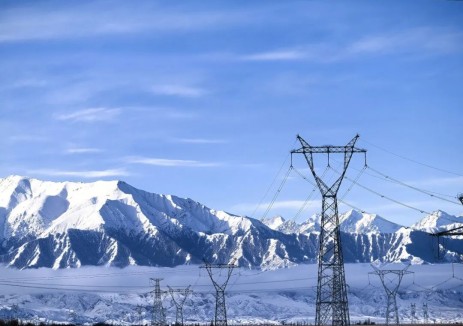 华中院总包的中电建新疆沙湾光伏发电项目送出工程架空输电线路成功送电