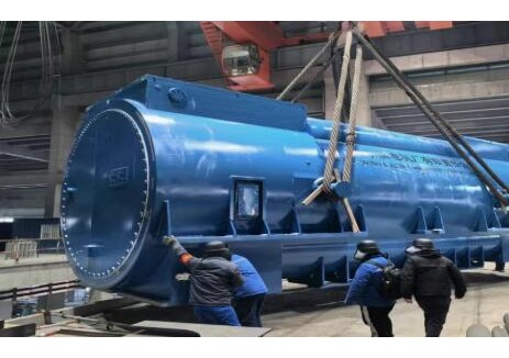 哈热公司圆满完成4号机组发电机定子吊装