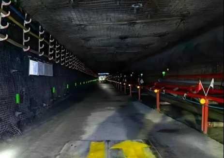 中國煤科上海研究院自主研制的多點(diǎn)永磁滾筒直驅順槽可伸縮帶式輸送機系統成功投運