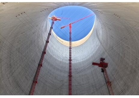 广东廉江核电首塔首台套平桥及施工升降机拆除完成