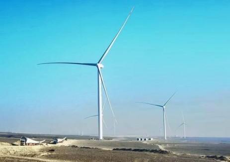 新疆吐鲁番风电项目首批风机并网发电