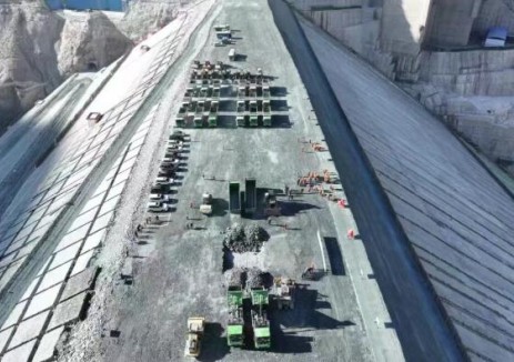 “坝”气!世界最高混凝土面板堆石坝填筑到顶