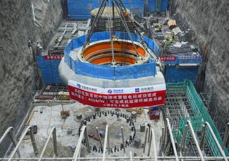 国内首台（400兆瓦）可变速机组座环蜗壳吊装完成