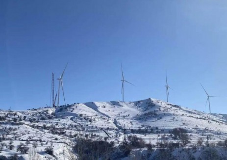 中国能建新疆院援乌风电项目风机吊装圆满收官