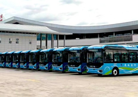 金龙客车向闽运集团福州公交公司批量交付50台新能源公交车