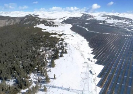 四川华电巴塘120万千瓦光伏发电项目正式投产发电