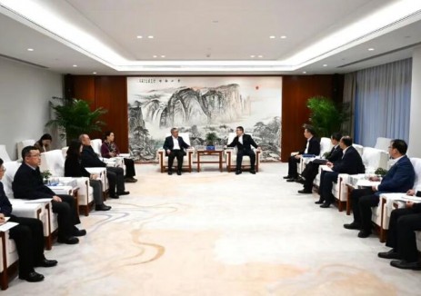 王小军与中国对外承包工程商会党委书记、会长房秋晨会谈