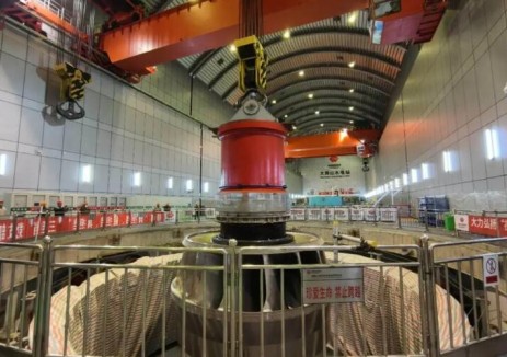 大岗山水电站2号机组转轮成功回装