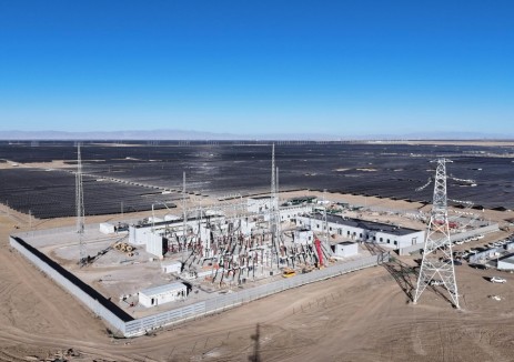 中国能建西北城建承建的国能第三批大基地配套330千伏升压站及送出线路施工总承包项目发电投运