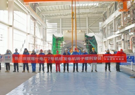 新疆喀什66万项目7号机组发电机转子穿装一次成功