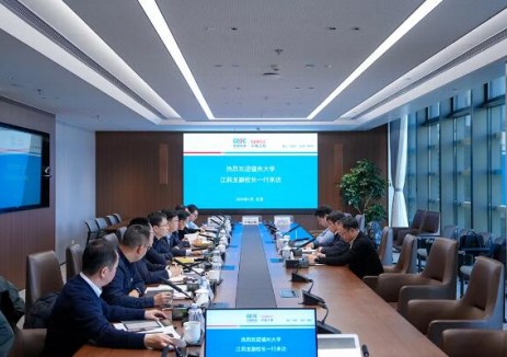 李屹立与福州大学副校长江莉龙会谈