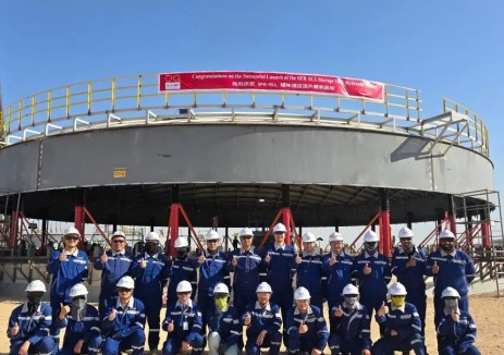 国际化经营丨中核五公司阿曼OQ储备油库项目首台储罐液压提升圆满完成