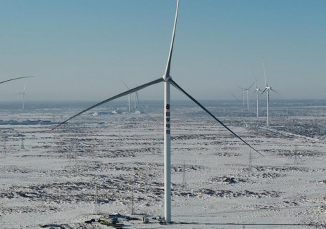 新疆能源化工哈巴河270兆瓦<em>风电项目</em>首台风机并网发电