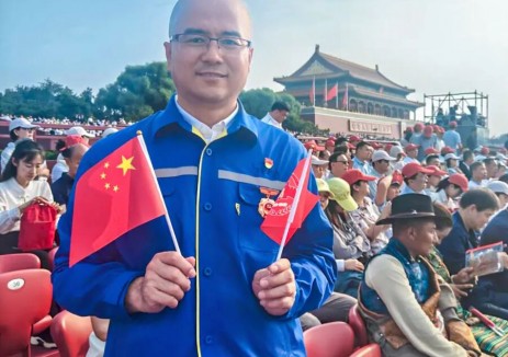 特变电工集体观看纪念大会 “大国工匠”张国云受邀现场观礼