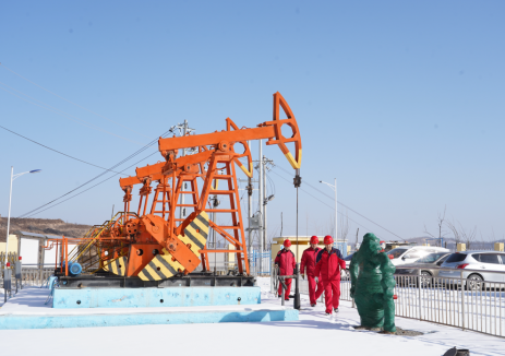 延长油田采油厂极寒砺剑 起步冲刺 打响新年生产“第一战”