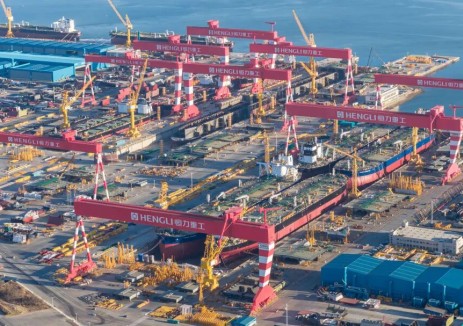 四艘VLCC同日出坞！恒力重工再创行业新纪录