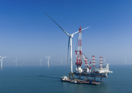 全球首台20兆瓦海上风电机组完成吊装