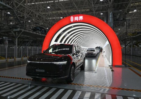 问界第100万辆新能源汽车在重庆两江新区下线