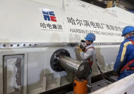 天津国能盘山延寿改造项目2号发电机定子吊装成功