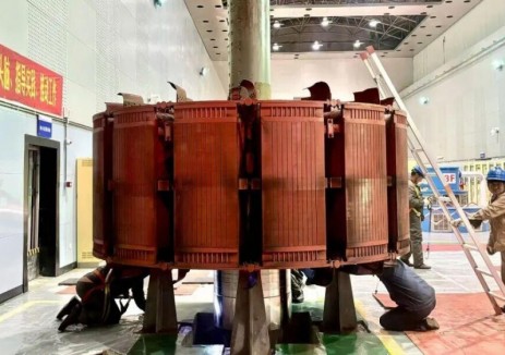 西藏开投金桥水电站2号机组转子安全吊出