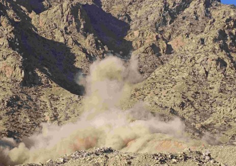 内蒙古太阳沟抽水蓄能电站上下库连接路首次爆破成功