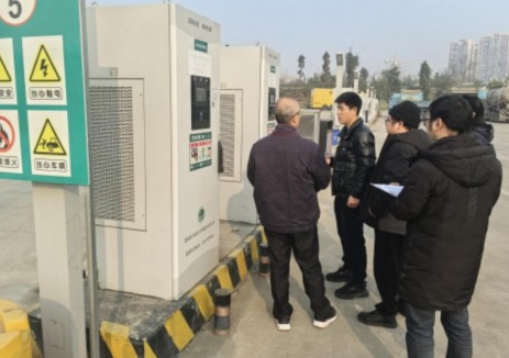 四川雅安市经济和信息化局赴名山区开展公共充电站安全检查