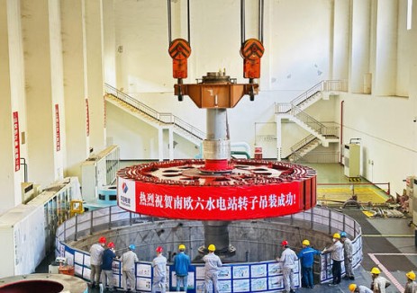 南欧江六级水站2号机组A修转子成功吊装