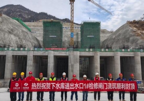 湖北平坦原抽蓄项目部进出水口1#检修闸门井浇筑封顶