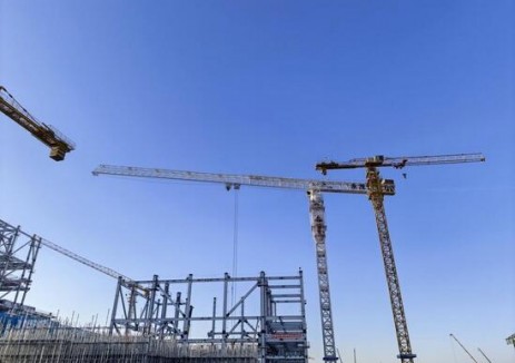 三峡蒙能东胜项目160吨塔吊安装完成