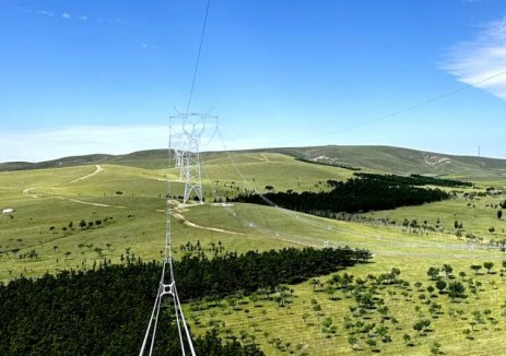 “翻山越岭”！内蒙古春坤山至武川500千伏输电线路投产送电