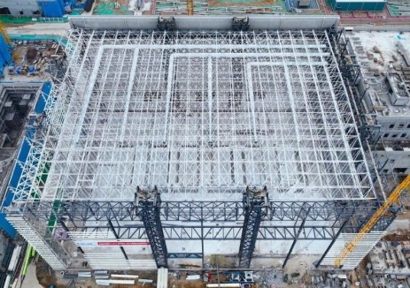 中国能建浙江院设计的±800千伏越州换流站阀厅屋面网架顺利完成首次整体提升