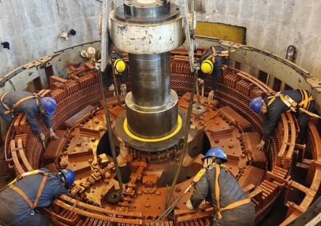 中电建水电开发集团检修公司承揽的A级检修两台机组转子吊装任务提前告捷