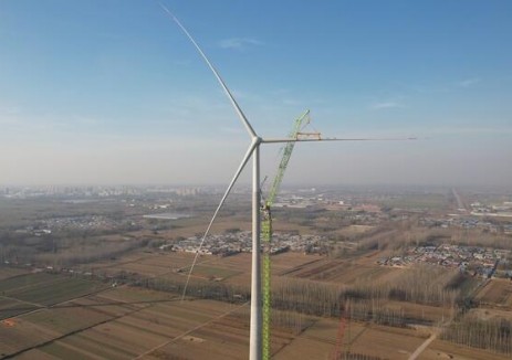 河北新河县泽冀200兆瓦风电项目整机吊装过半