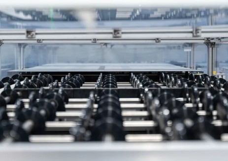 核心突破，高端智造！龙焱碲化镉组件核心镀膜装备获省级首台（套）权威认定