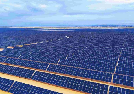 中国能建西北城建承建的乌拉特前旗光伏项目二标段750兆瓦工程并网成功