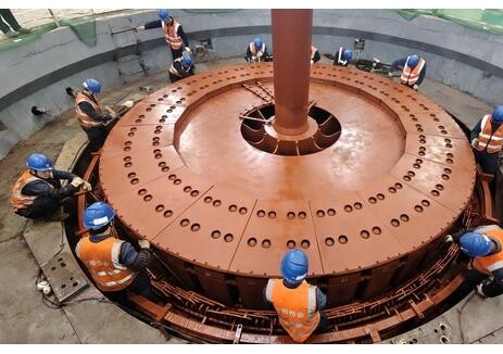 沙阡水电站1号机组A修转子吊装顺利完成