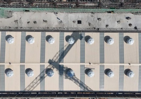 广东汕尾电厂扩建工程提前35天完成主厂房屋面断水