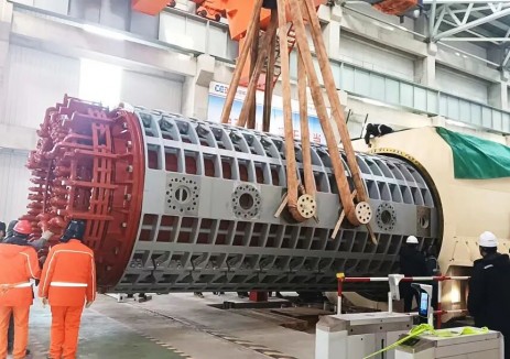 中国能建中电工程山西院总承包同热三期项目1号机组发电机内、外定子安装就位