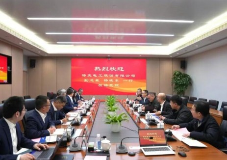 刘增强与特变电工副总裁，天池能源党委书记、董事长杨晓东座谈