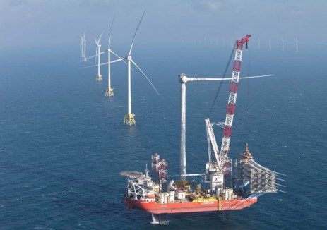 台湾Ørsted 920兆瓦海上风电场风机安装