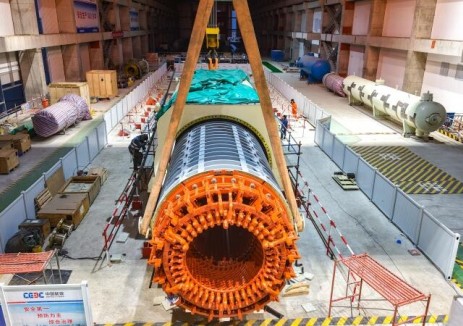 山西省大同市同热百万项目1号机组发电机内定子顺利穿装就位