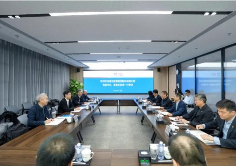 罗必雄与湖北能源党委书记、董事长张龙会谈